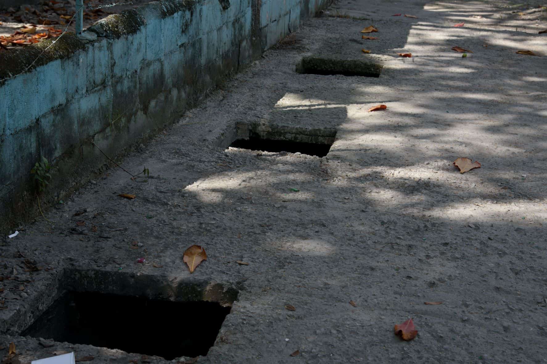 Hoyos sin tapa y contaminantes en Boca Chica  