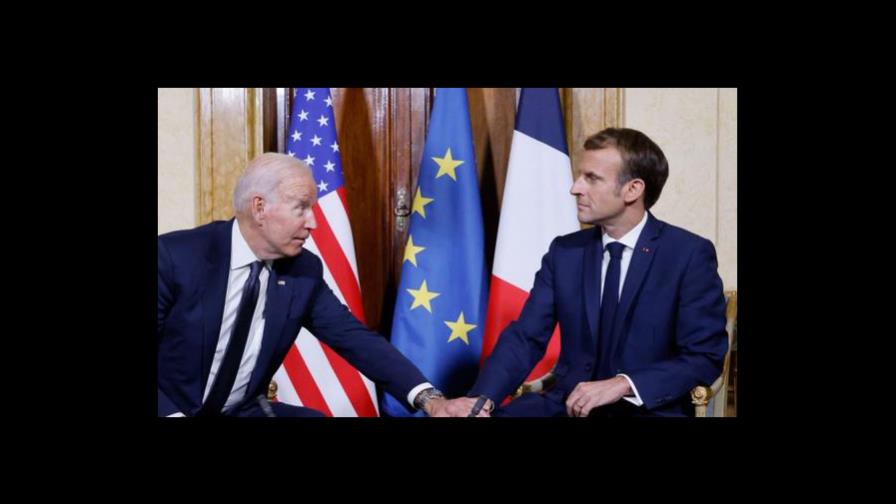 Macron conversa con Biden antes de su encuentro con el líder ruso