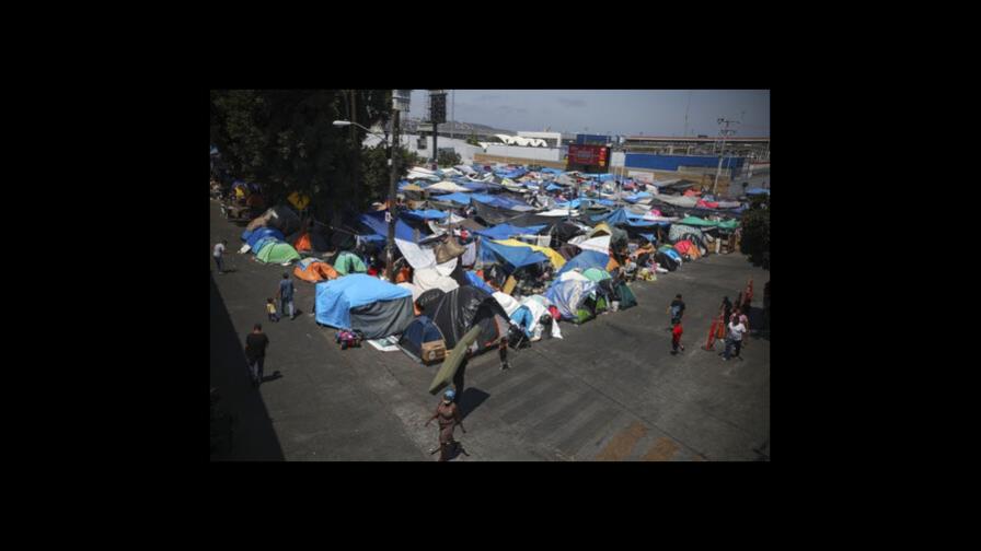 Desalojan campamento de migrantes en Tijuana, México