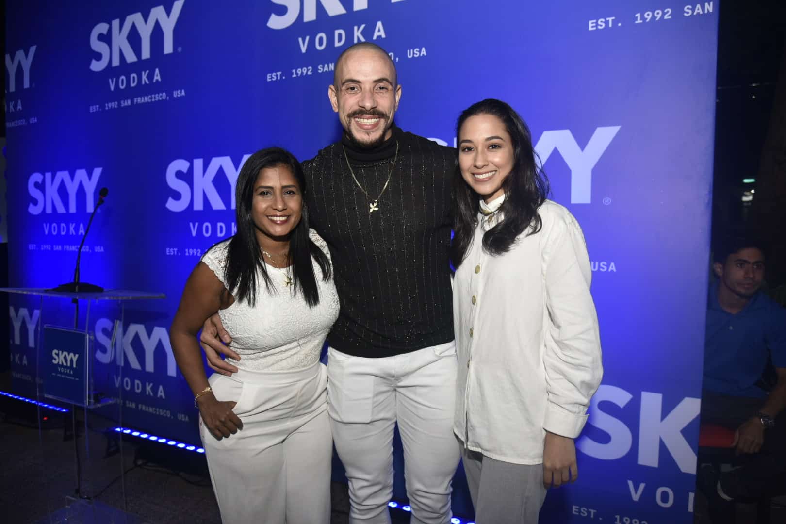 Ivonne Peralta, Juan Esteban y Nicole Espejo.
