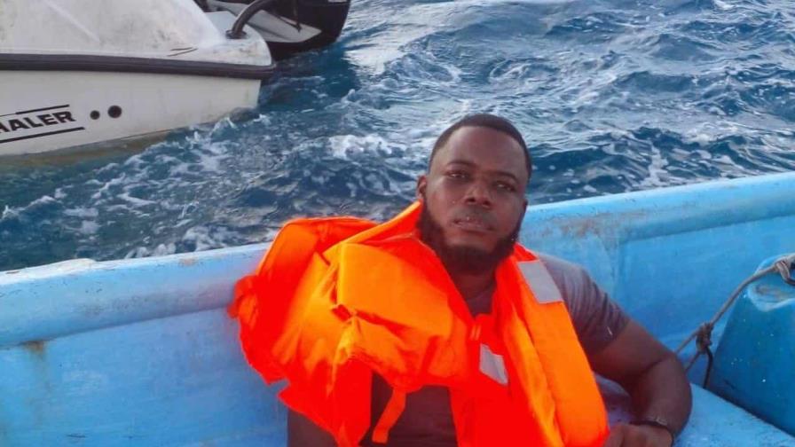Armada rescata un hombre tras alerta de embarcación a la deriva