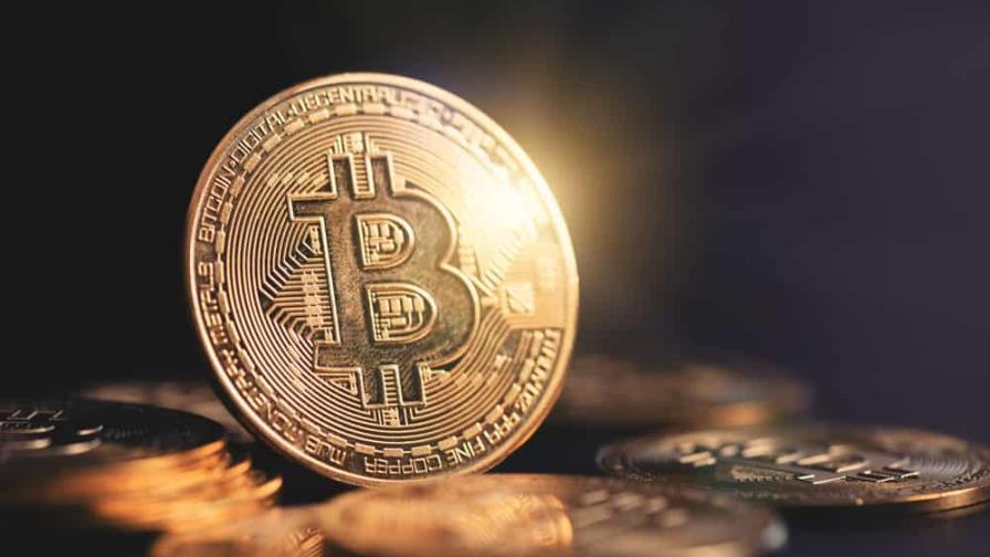 Acusan pareja de lavar miles de millones de dólares en criptomoneda