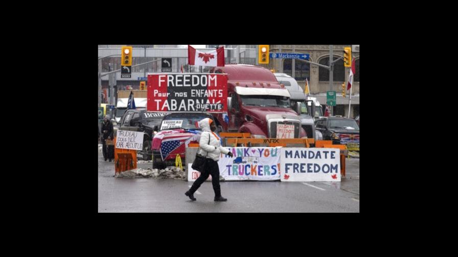 Protestas contra restricciones por COVID bloquean tránsito comercial Canadá-EEUU Protestas contra restricciones por COVID bloquean tránsito comercial Canadá-EEUU