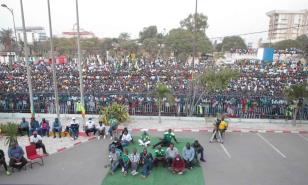 Miles de personas reciben en Dakar a la selección de Senegal