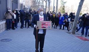 Un jubilado español denuncia la brecha digital en los bancos