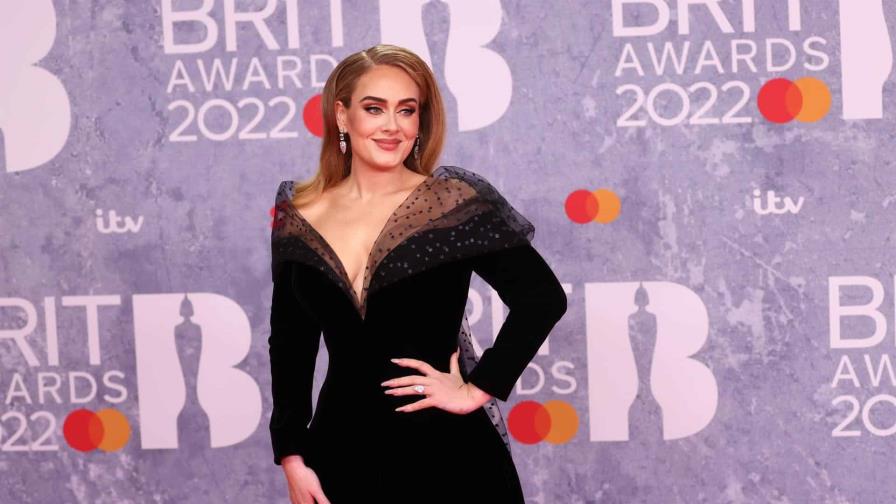 Adele flota en los Brit Adele flota en los Brit