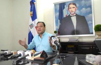 Abel Martínez solicita desistir del plan de carnetización de haitianos