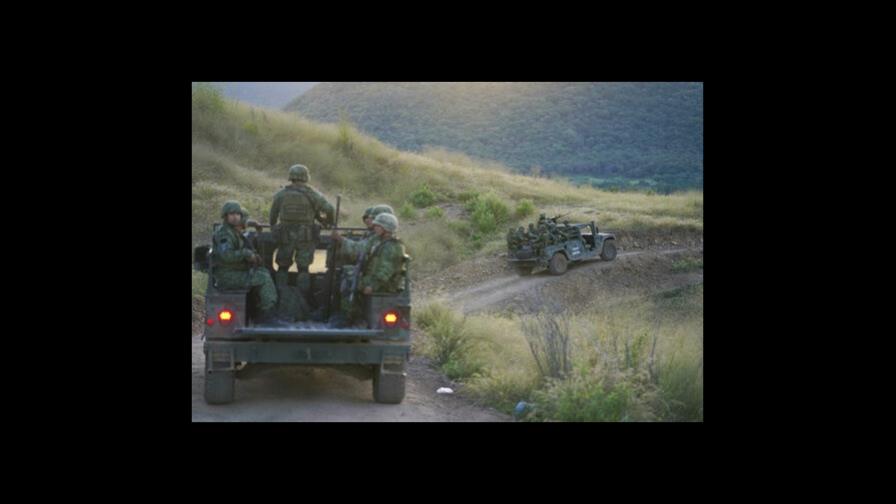 Soldados mexicanos ingresan a pueblo controlado por cártel
