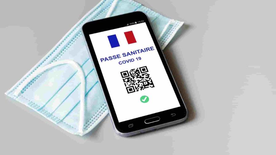 Francia plantea quitar el pase vacunal mientras se prepara una gran protesta
