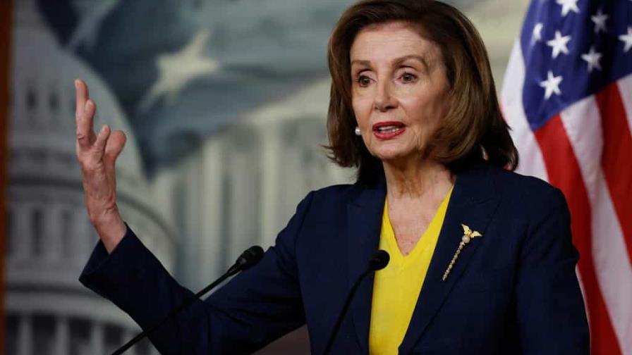 Pelosi apoya la idea de prohibir congresistas de EEUU operar en bolsa