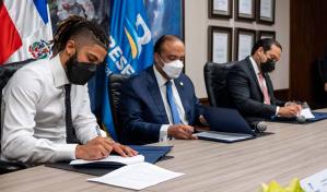 Banreservas renueva contrato con Fernando Tatis Jr.