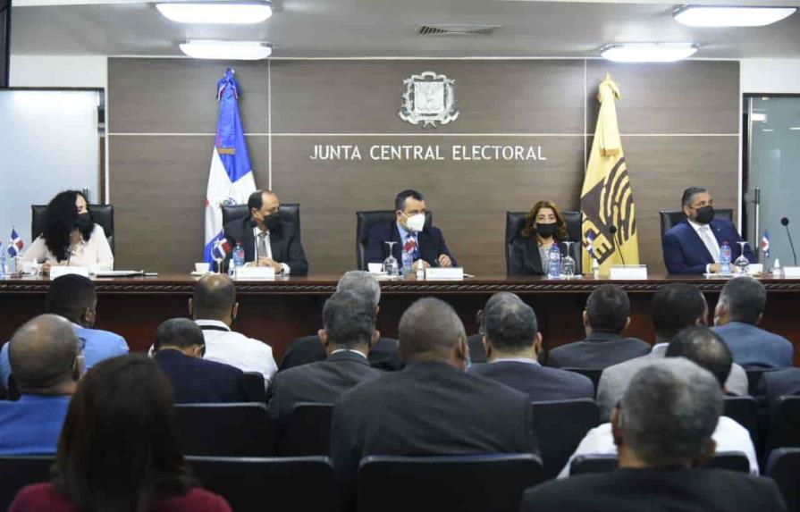 Partidos evalúan propuesta de reestructuración del departamento de Informática de la JCE