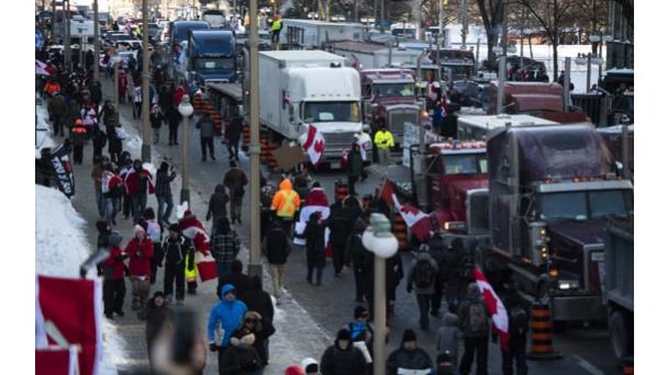En las movilizaciones de los camioneros canadienses, los niños abundan