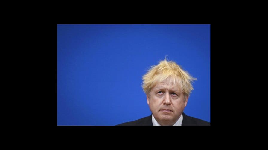 Escándalo de Boris Johnson lo persigue fuera de Gran Bretaña