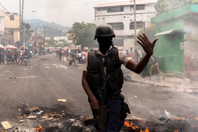 Haitianos protestan por segundo día seguido para pedir alza de salario mínimo