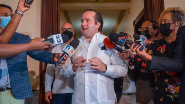 La necesidad de la reforma a la Constitución se debate a capa y espada en Twitter