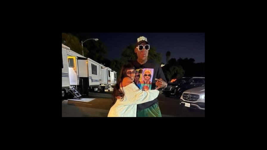 Tokischa graba dembow junto al exastro de la NBA Dennis Rodman