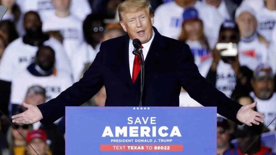 Donald Trump, acusado de mal manejo de documentación oficial