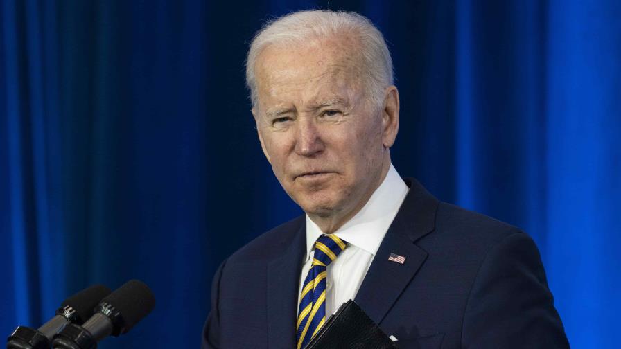 Biden pide a estadounidenses que salgan de Ucrania ante riesgo inminente de guerra