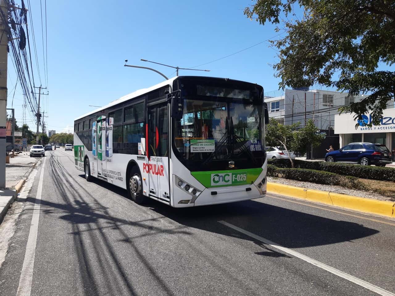 Uno dde los autobuses del coredor de la Núñez de Cáceres