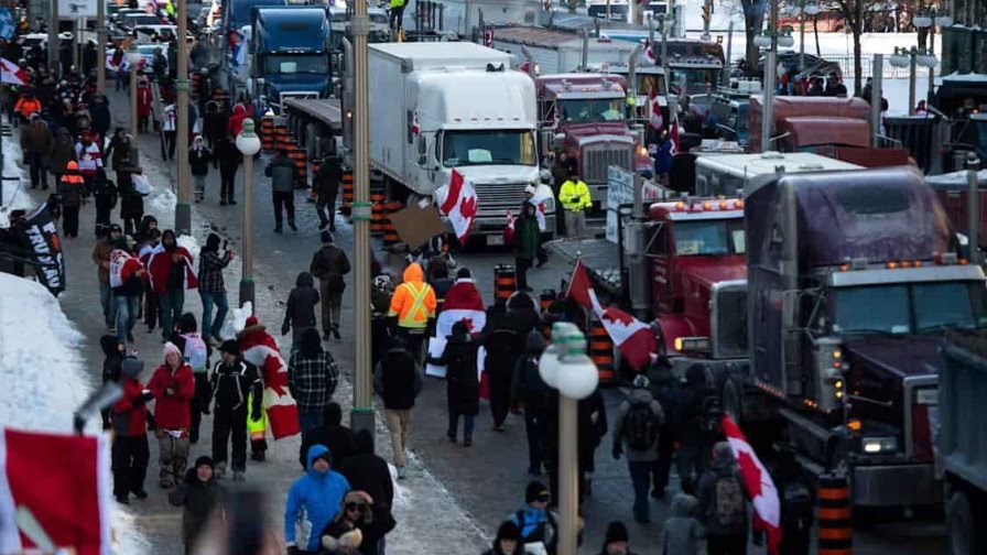Las protestas de camioneros empiezan a dañar las economías de Canadá y EEUU