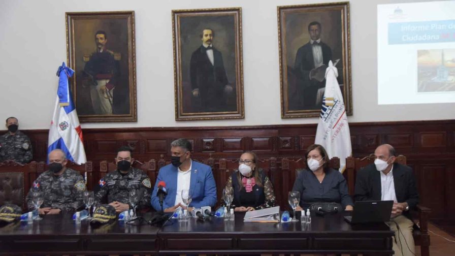 Chú Vásquez y Alberto Then rehúsan hablar sobre agente de la Digesett muerto en Santiago