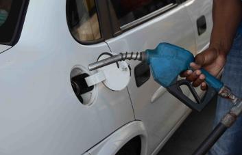 Gobierno deja sin variación el precio de los combustibles