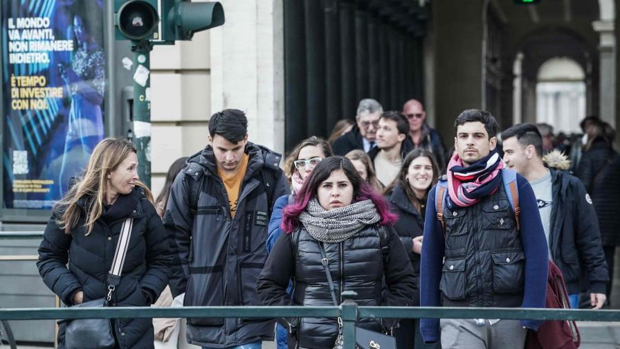 Italia pone fin desde hoy a las mascarillas en aire libre y abre discotecas