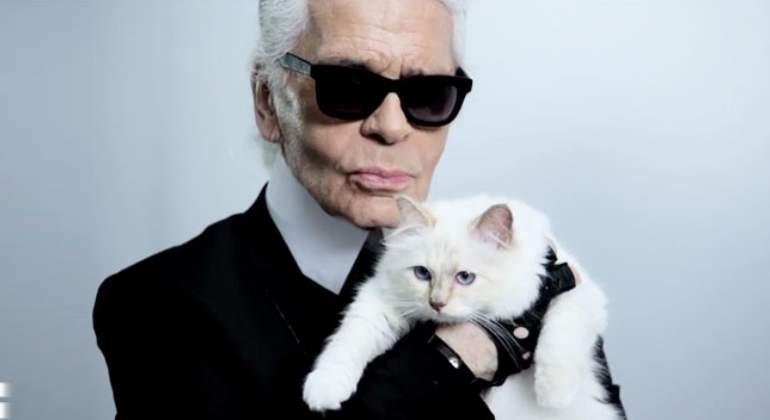 Subastarán nuevas piezas de Karl Lagerfeld, incluidos accesorios de su gata