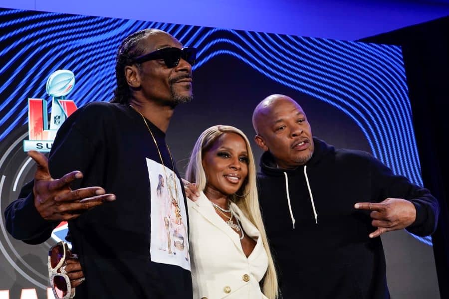 Snoop Dogg, Mary J. Blige y Dr. Dre participan en una conferencia de prensa sobre el espectáculo de medio tiempo del Super Bowl LVI el jueves 10 de febrero de 2022 en Los Angeles.