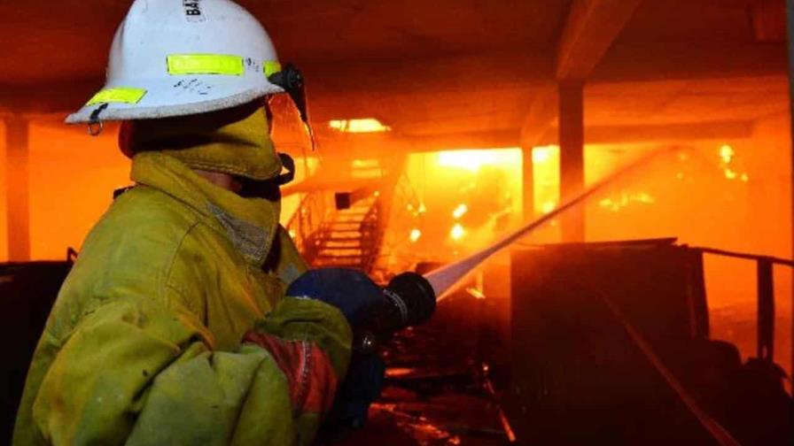 Los bomberos controlan incendio en cárcel salvadoreña y no reportan víctimas
