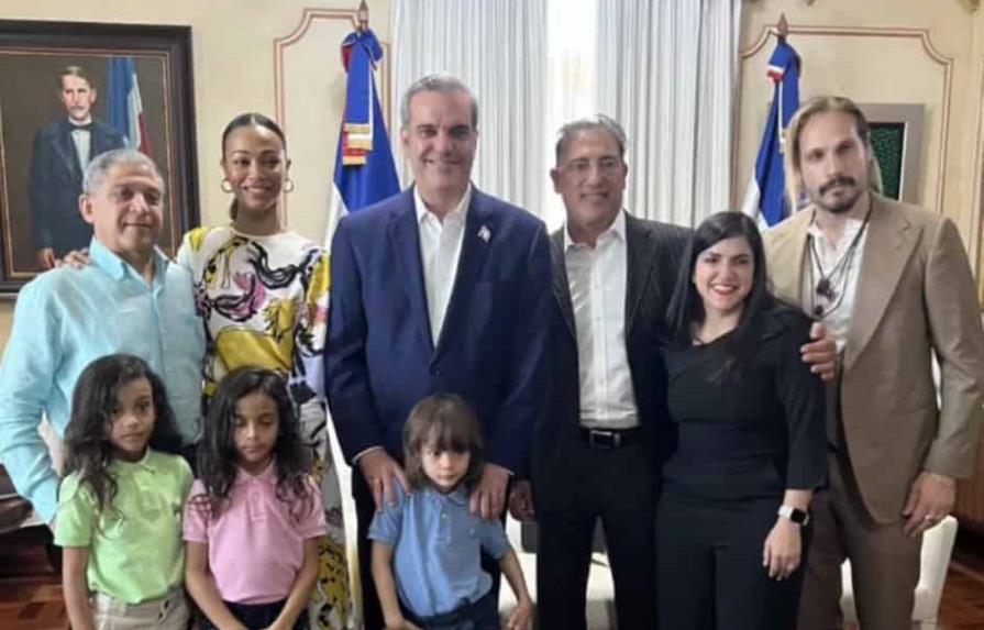 Zoé Saldaña y su familia fueron recibidos por Luis Abinader