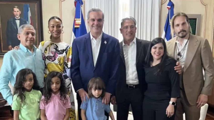 Zoé Saldaña y su familia fueron recibidos por Luis Abinader