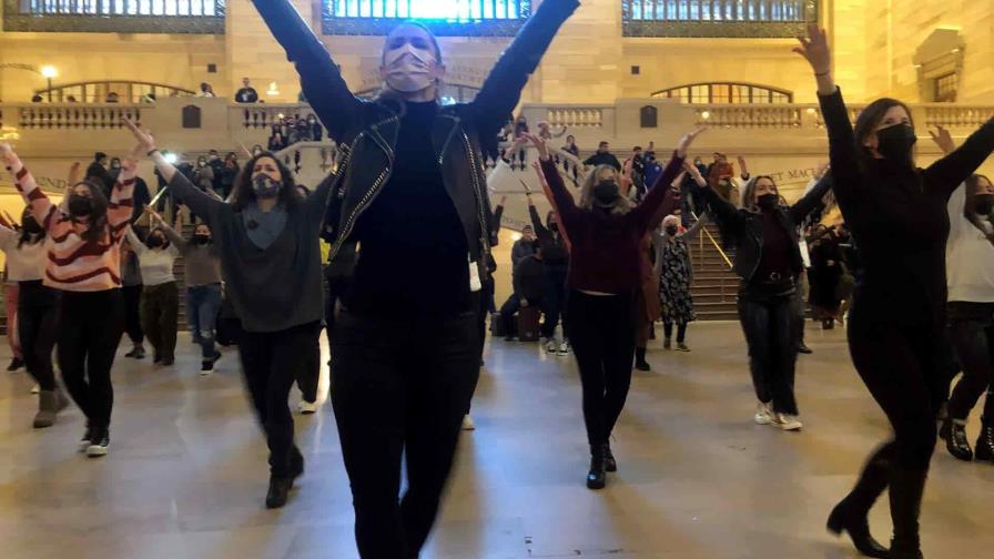 El flamenco toma por un momento icónica Grand Central Station de Nueva York