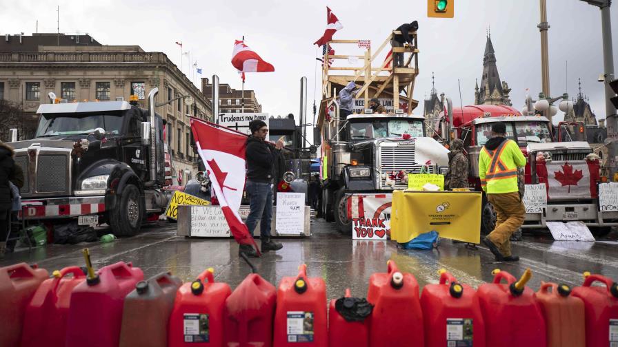 EEUU pide a Canadá poner fin a bloqueo en puente fronterizo