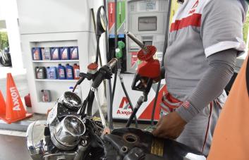 En el primer mes y medio del año combustibles suben hasta RD$17.5 por galón