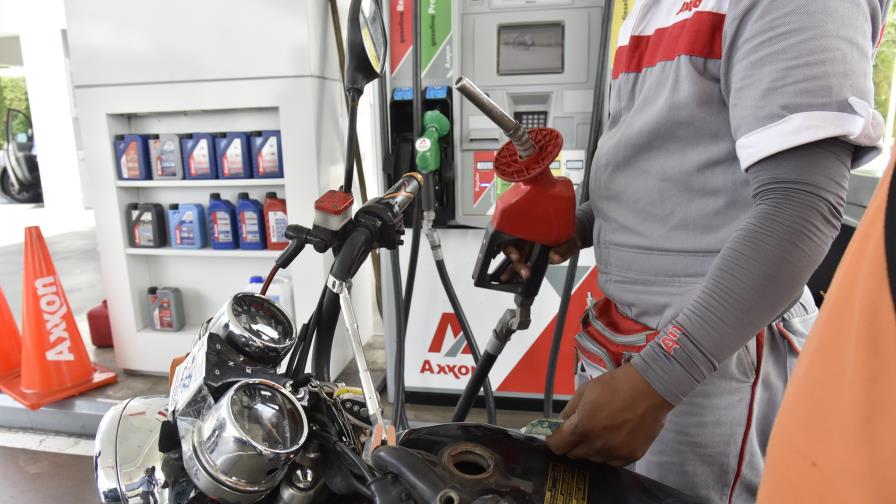 En el primer mes y medio del año combustibles suben hasta RD$17.5 por galón