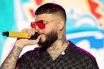 Farruko pide perdón por sus letras y predica la palabra de Dios en pleno concierto