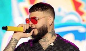 Farruko pide perdón por sus letras y predica la palabra de Dios en pleno concierto