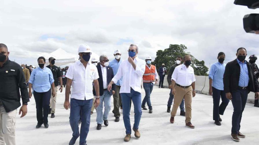 El presidente Abinader supervisa importantes obras de la provincia Santo Domingo
