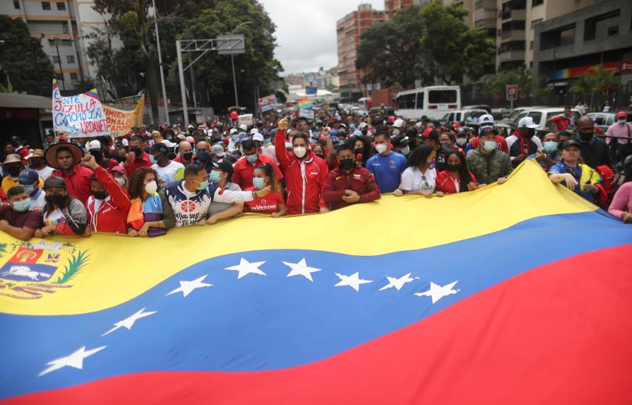 Chavistas muestran músculo en Venezuela y la oposición se plantea renovar liderazgo