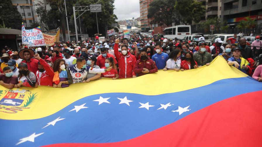 Chavistas muestran músculo en Venezuela y la oposición se plantea renovar liderazgo