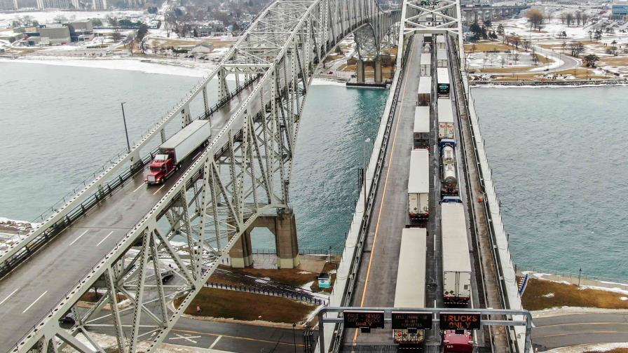 La Policía de Canadá despeja el bloqueo del puente internacional Ambassador