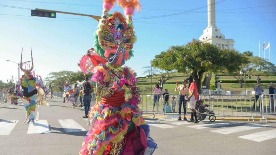 Santiago celebró este domingo su primer calentamiento de Carnaval 