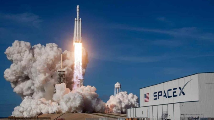 Experto dice que parte de cohete que chocará con la Luna no es de SpaceX