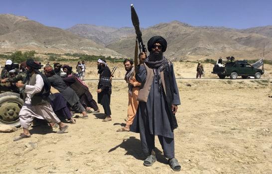 Talibanes amenazan con reconsiderar su política hacia EEUU si no se descongelan activos