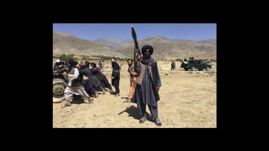 Talibanes amenazan con reconsiderar su política hacia EEUU si no se descongelan activos Talibanes amenazan con reconsiderar su política hacia EEUU si no se descongelan activos