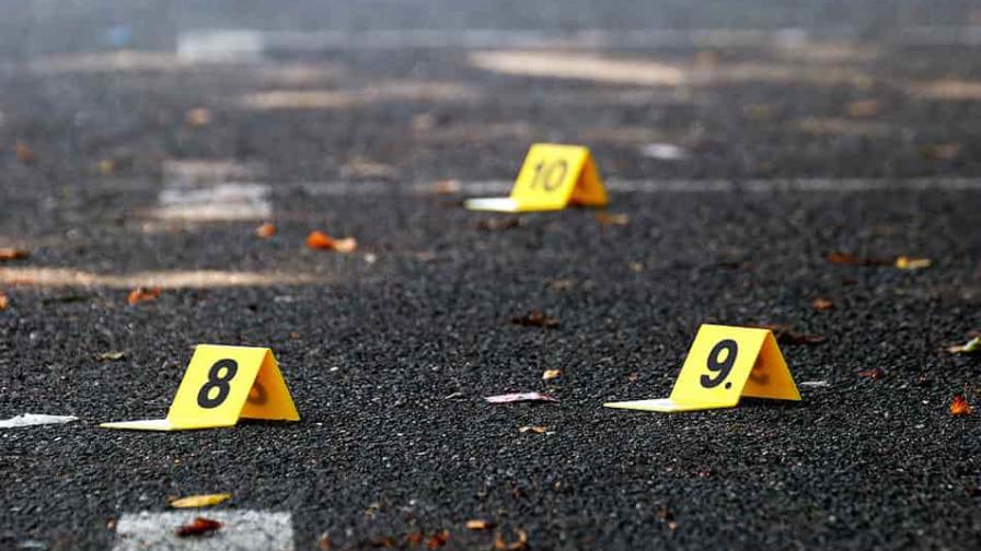 Tiroteo frente a bar deportivo de Texas deja tres muertos