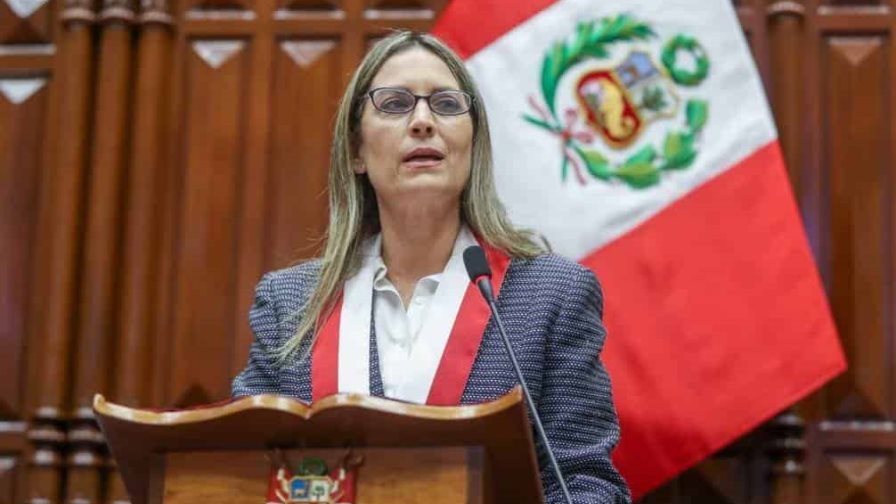 Presentan denuncia constitucional contra la presidenta del Congreso de Perú