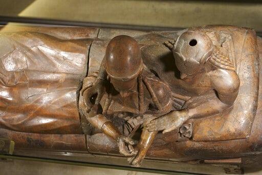 Terracota de 2,500 años recibe amor en San Valentín en Italia